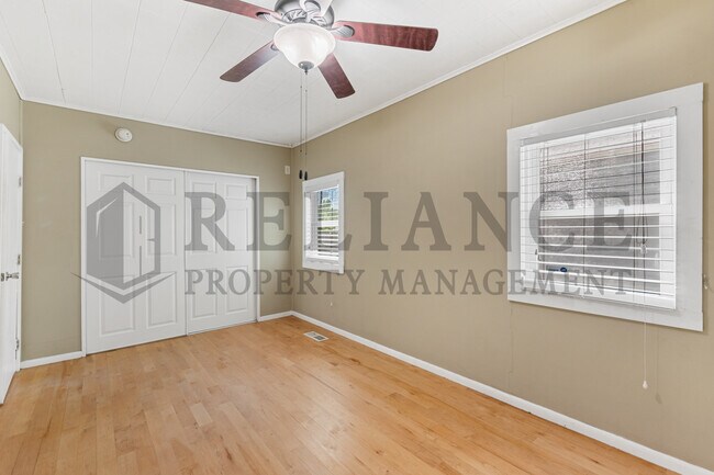 Building Photo - 5433 E Murdock St