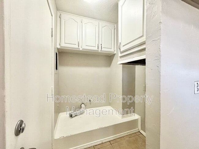 Building Photo - 10200 N Military Ave