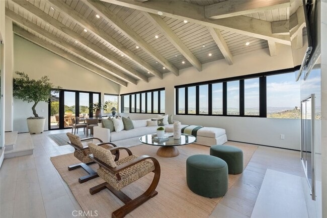 Building Photo - 3121 Old Topanga Canyon Rd