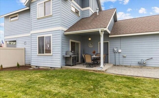 Building Photo - Charming 2-Story Home in Post Falls – Spac...