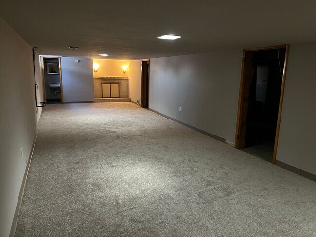 Building Photo - 2006 White St