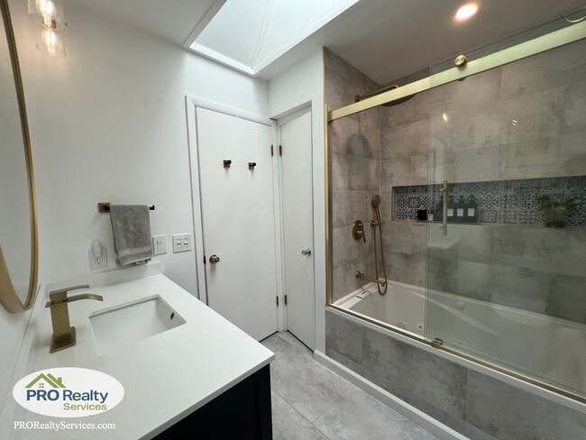 Building Photo - Recently Remodeled 4 Bedroom Home