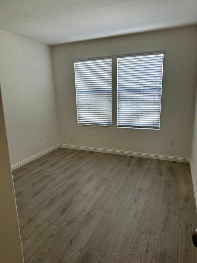 Building Photo - 3 bed  + Loft / 3.5 bath in Placentia, Ora...