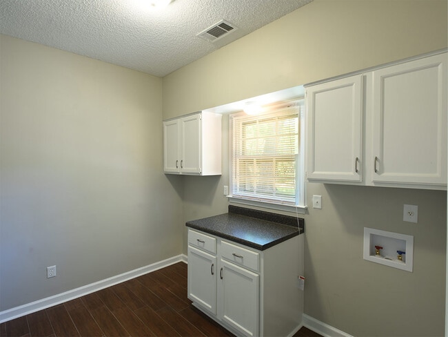Building Photo - 3 Bedroom with Bonus, 2.5 Bathroom Near Lo...
