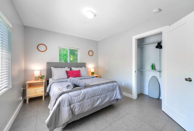 Building Photo - 437 NE 69th St