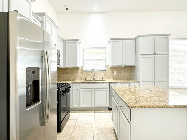 Building Photo - 18514 Magnolia Dell Dr