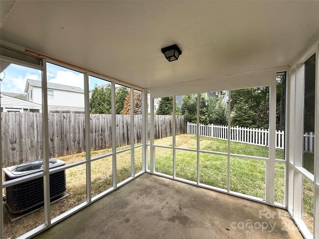 Building Photo - 420 Beaty St