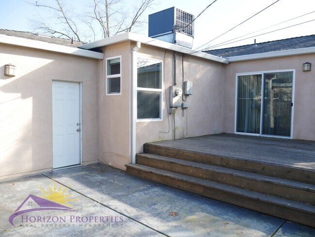 Building Photo - Remodeled 3 Bed 2 Bath 1,473 sqft home in Colonial Heights