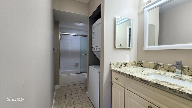 Building Photo - 555 SE 8th St