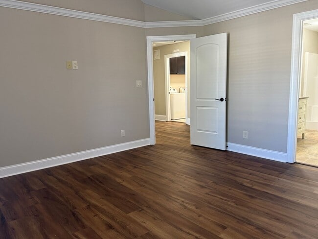 Building Photo - Amazingly Spacious Residence, Available Now!