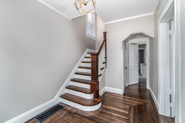 Building Photo - 2218 Scott St