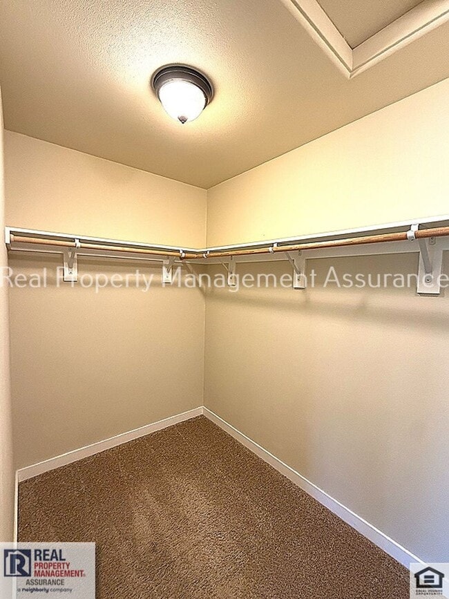 Building Photo - 410 SW Basilone Terrace