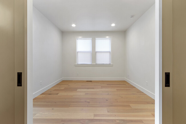 Building Photo - 4646 S Selatir Way