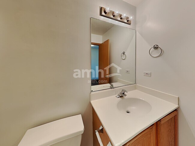 Building Photo - 1708 Lake Pointe Ct