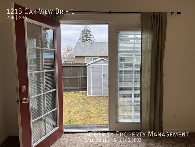 Building Photo - 1218 Oak View Dr