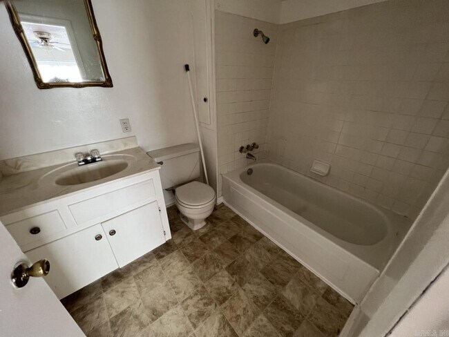 Building Photo - 505 Mimi Ln