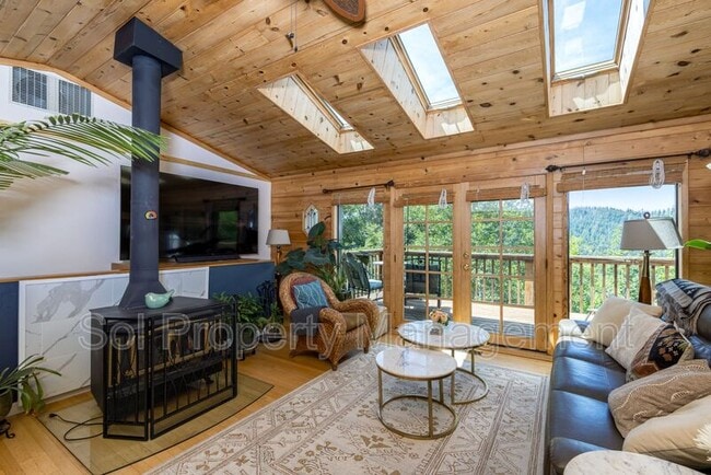 Building Photo - 646 Blue Ridge Dr