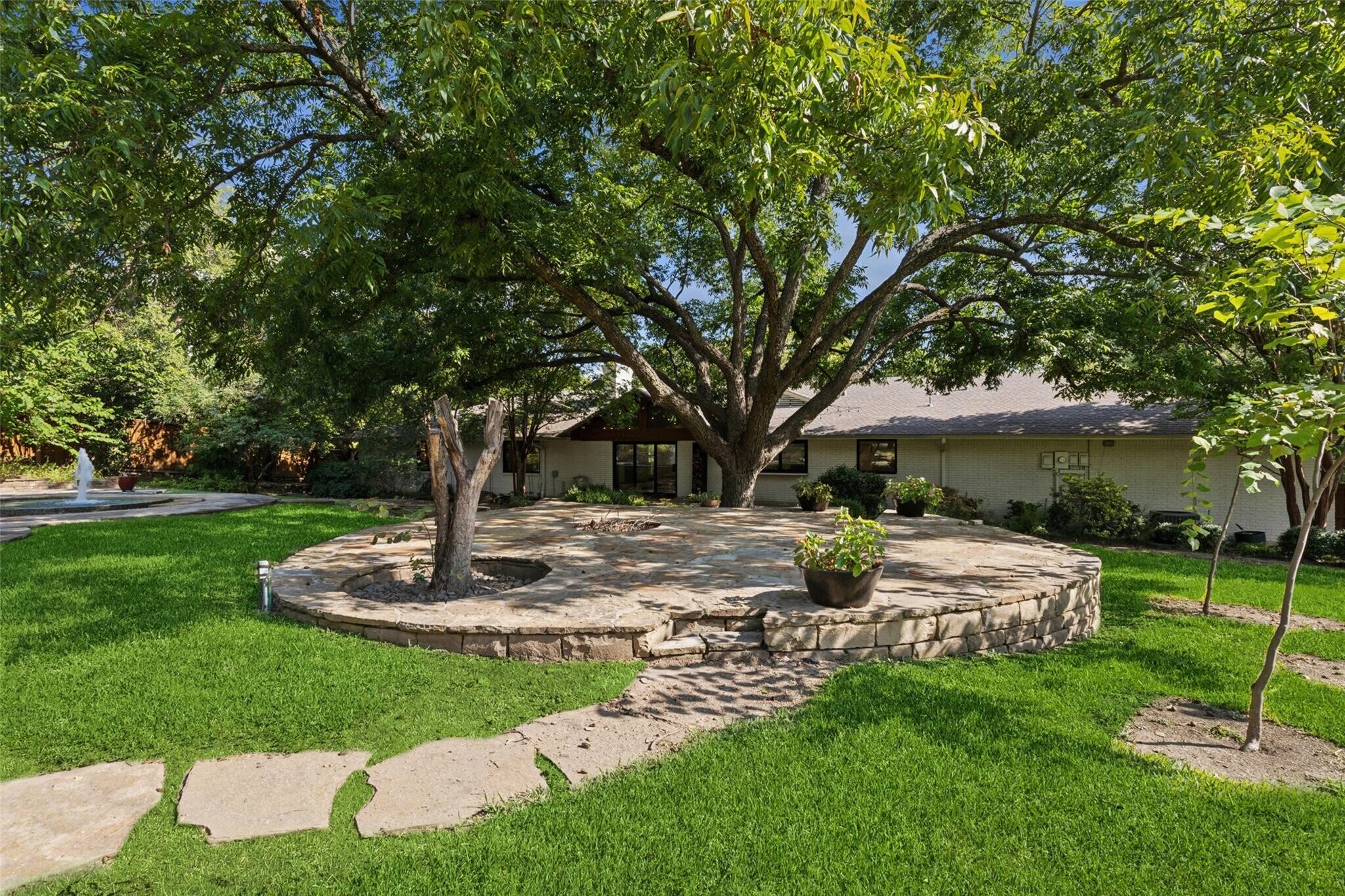 Building Photo - 6945 Tokalon Dr