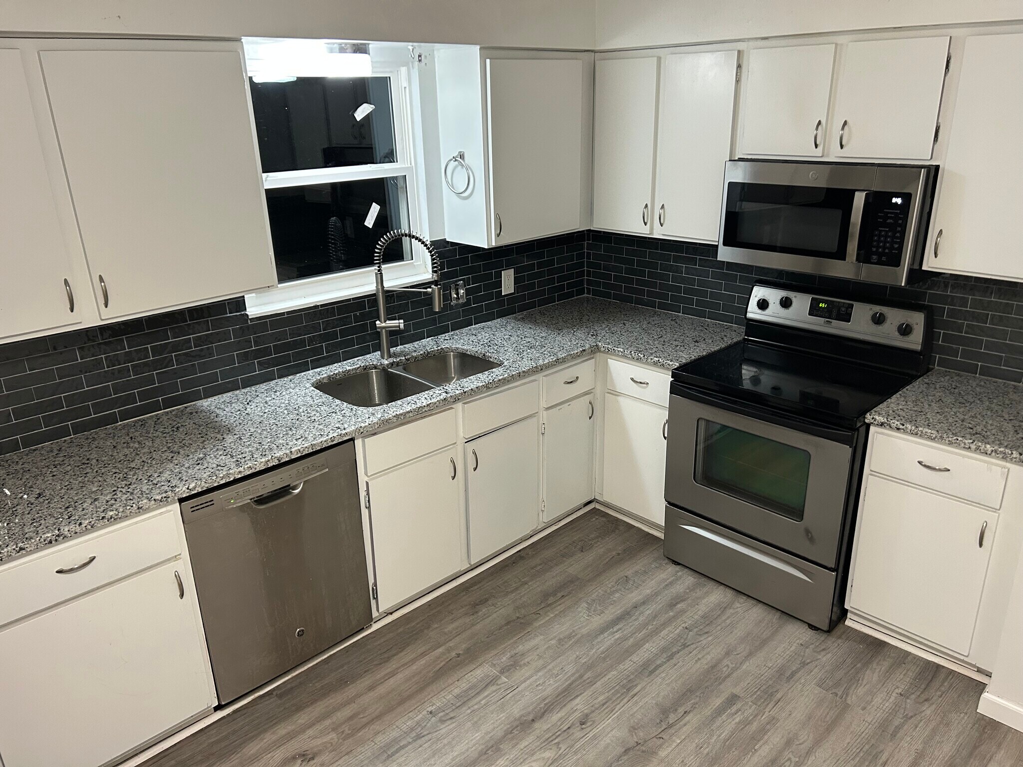 Building Photo - 2725 Ponderosa Dr