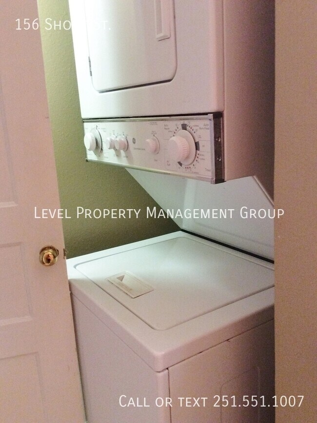 Building Photo - 156 Short St