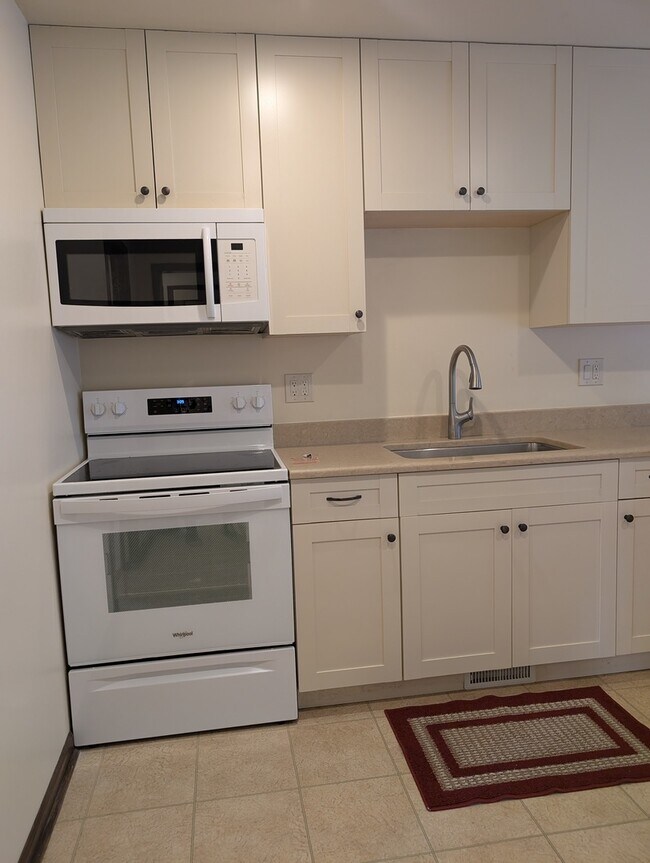 Building Photo - 1535 Wedgefield Cir