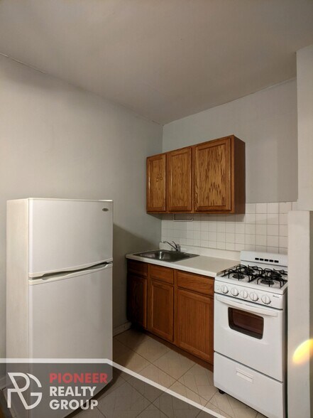 Building Photo - 1044 W George St