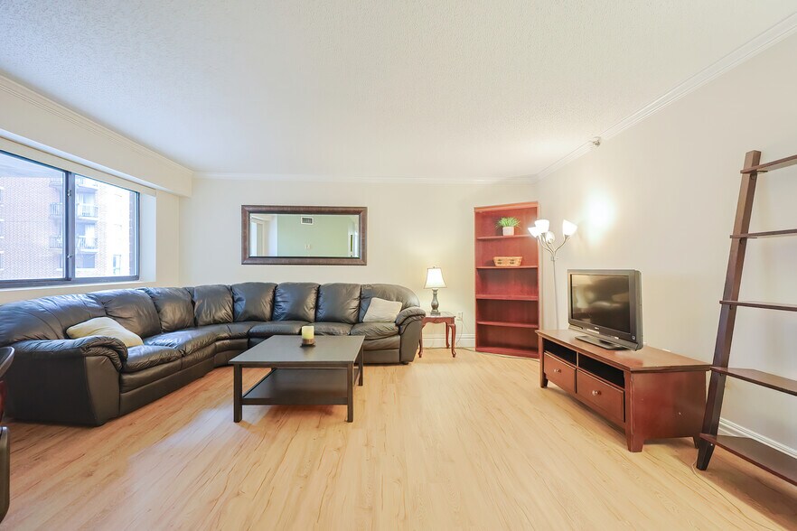 Building Photo - 15 North Beacon St