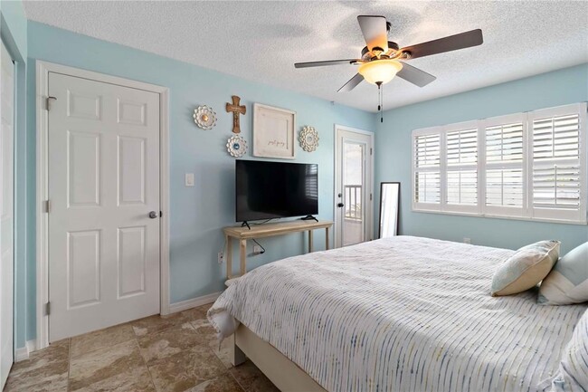 Building Photo - 1500 Park Beach Cir