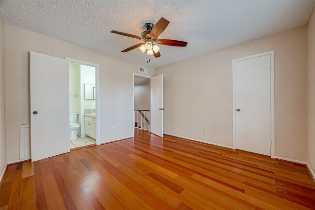 Building Photo - 6410 Del Monte Dr
