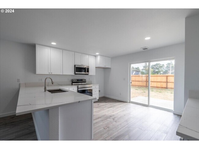 Building Photo - 2166