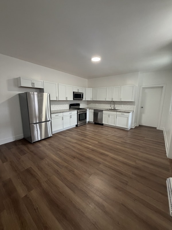 Building Photo - 121 44th St