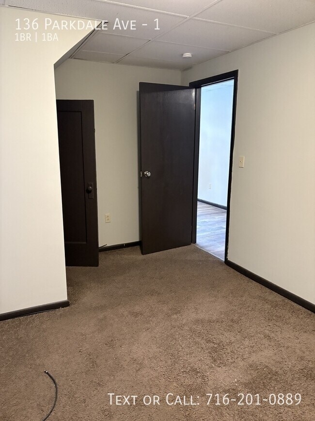 Building Photo - 136 Parkdale Ave