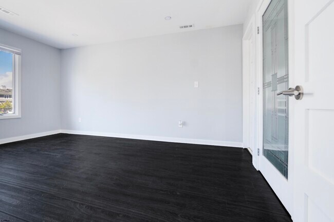 Building Photo - 903 Harbour Cove