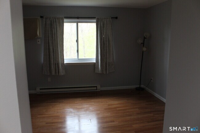 Building Photo - 8 Rose Ln