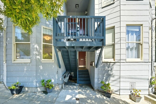 Building Photo - 438 30th St