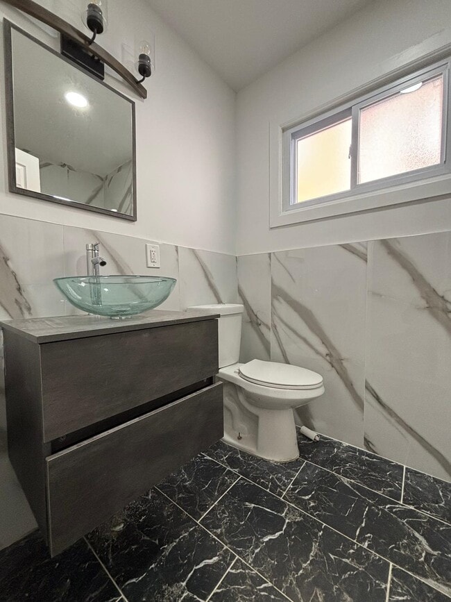 Building Photo - 9047 Palisade Ave