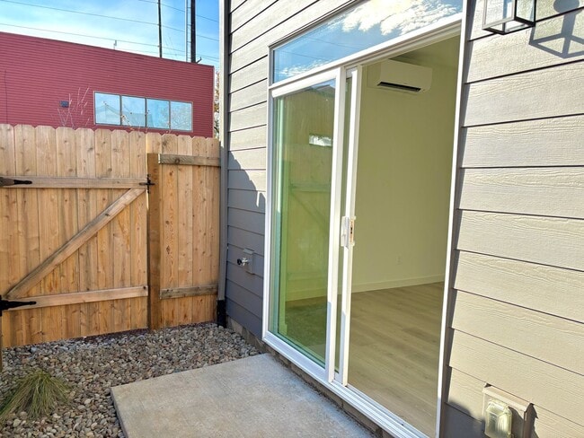 Building Photo - *MOVE-IN SPECIAL*  St. Johns New Build Townhouse - Bright and Spacious End Unit 2 Bedroom with A/...