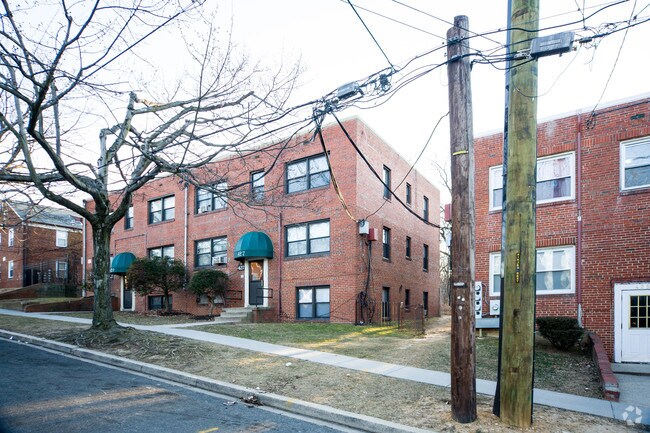 Primary Photo - 427-429 Burbank St SE