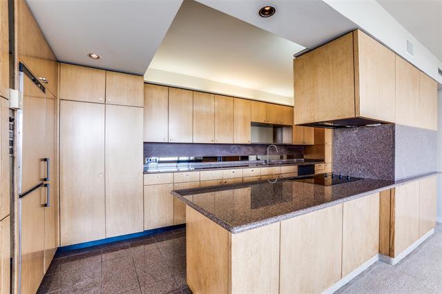 Building Photo - 6211 W Northwest Hwy