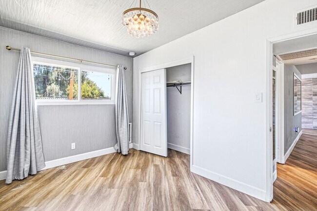 Building Photo - Remodeled 2 Bedroom Home with Charming Outdoor Space