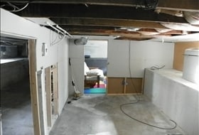 Building Photo - 3 BD. 1 BA. Granite Counters. Wood Floors