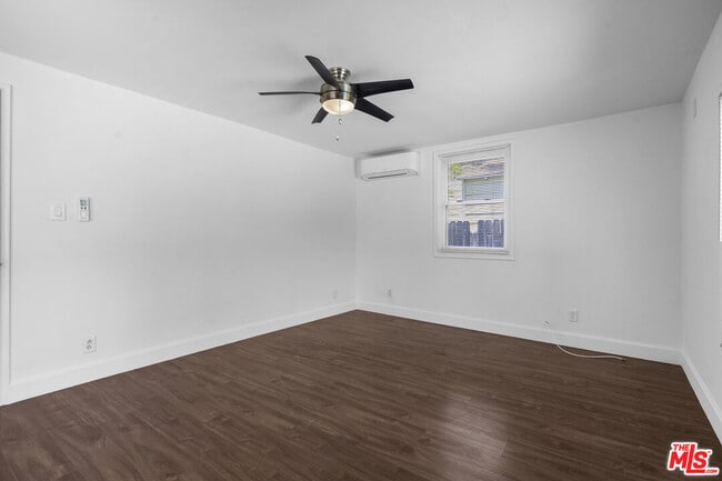 Building Photo - 214 N Martha Pl