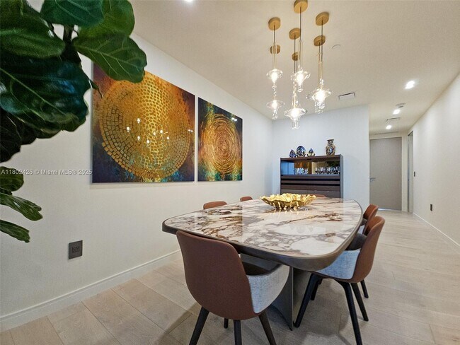 Building Photo - 15701 Collins Ave