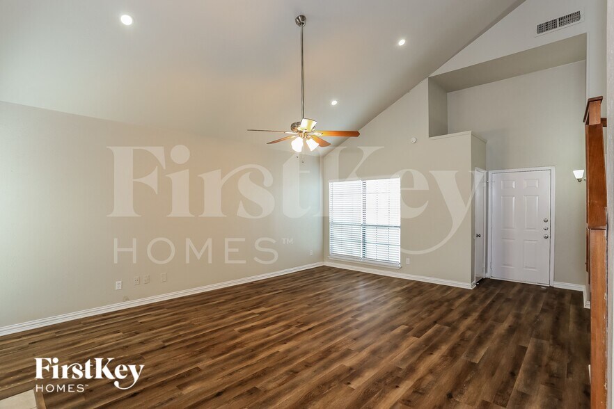 Building Photo - 2416 Sutton Dr