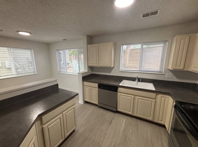 Building Photo - 650 Walden Cir