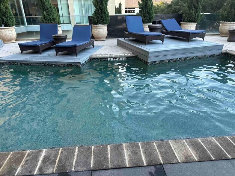 Building Photo - 12848 Queensbury Ln