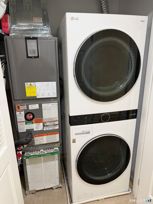 Building Photo - 3 Seir Hill Rd