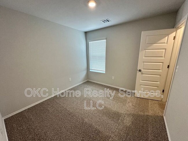 Building Photo - 618 NW 119th St