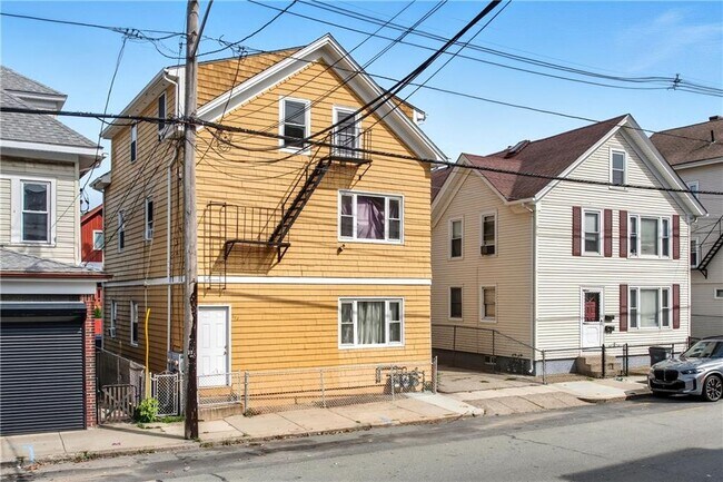 Building Photo - 555 Branch Ave