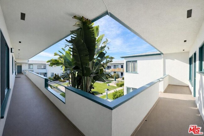 Building Photo - 2041 Euclid St